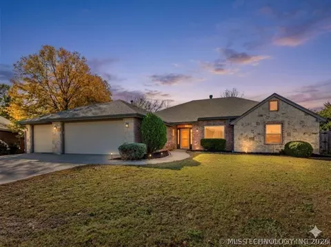 1257 East Dr, Bartlesville, OK 74006
