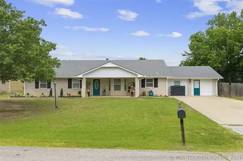 1012 Oak Dr, Sulphur, OK 73086
