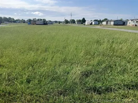 Lake Drive, Checotah, OK 74426