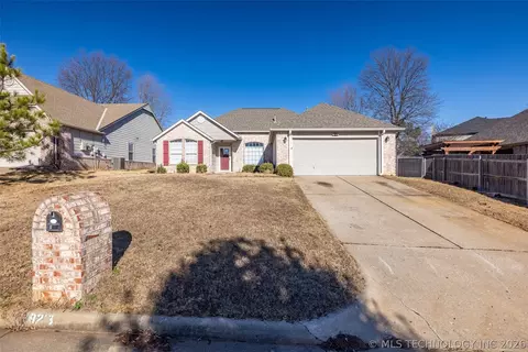 9213 E 90th St, Tulsa, OK 74133
