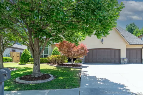 3813 W Broadway St, Broken Arrow, OK 74012
