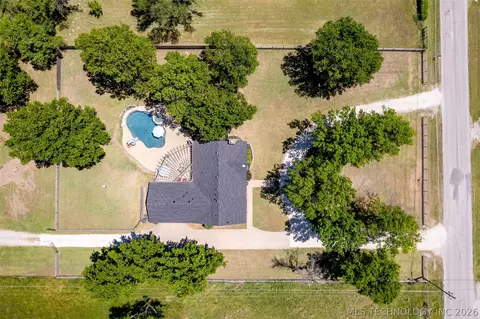 8503 E 136th St N, Collinsville, OK 74021