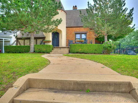 2502 E 2nd St, Tulsa, OK 74104