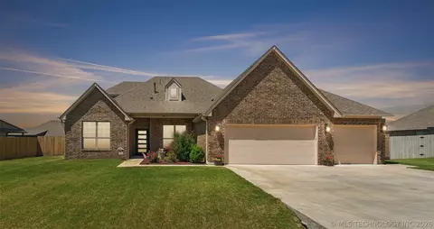 182 N Phillips St, Skiatook, OK 74070