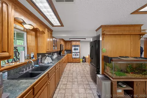 Kitchen - 9596 N 447 Rd, Spavinaw, OK 74366 photo 3 of 5