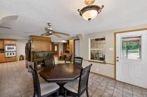Dining - 9596 N 447 Rd, Spavinaw, OK 74366 photo 2 of 3