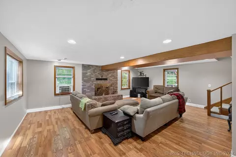 Living - 9596 N 447 Rd, Spavinaw, OK 74366 photo 2 of 2