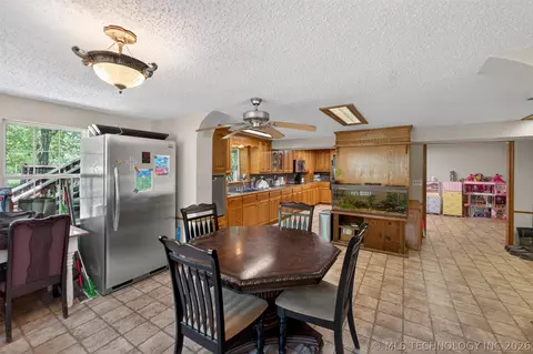 Dining - 9596 N 447 Rd, Spavinaw, OK 74366 photo 3 of 3