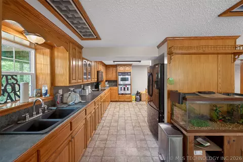 Kitchen - 9596 N 447 Rd, Spavinaw, OK 74366 photo 2 of 5