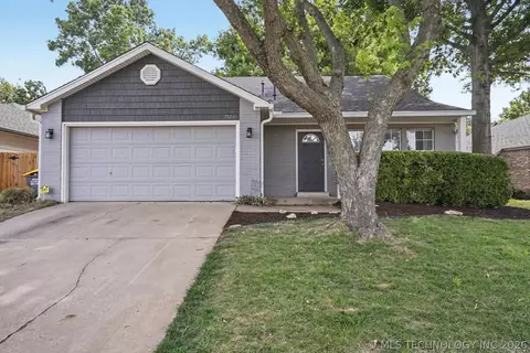 11245 S Nandina Ave, Jenks, OK 74037