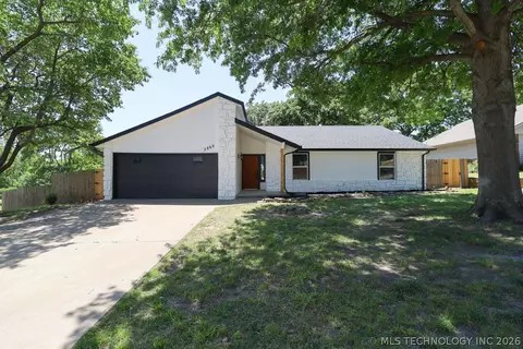 2806 W 70th St, Tulsa, OK 74132