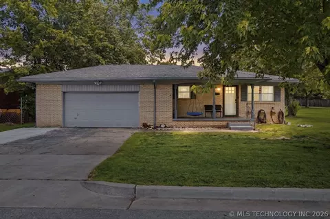 1225 S Russell St, Skiatook, OK 74070
