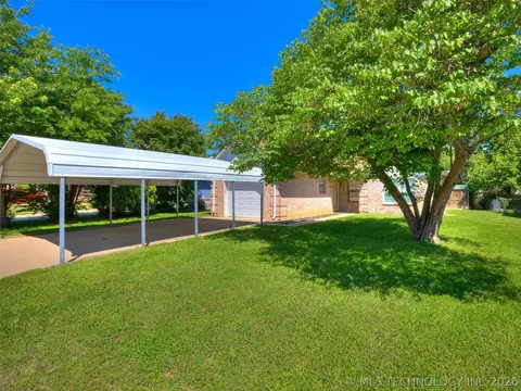 606 W 19th St S, Claremore, OK 74019