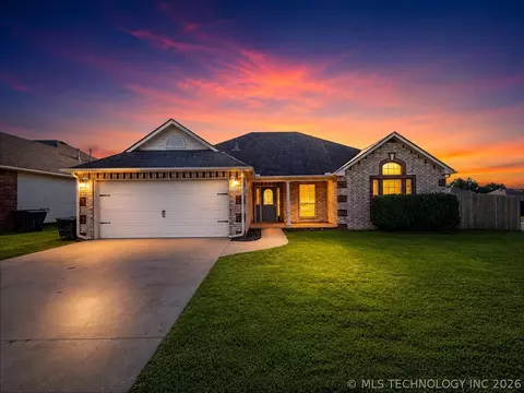 5202 Redbud Dr, Sand Springs, OK 74063