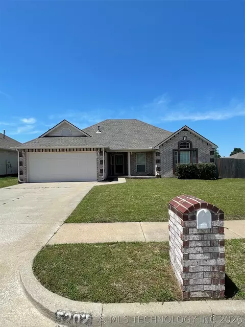 5202 Redbud Dr, Sand Springs, OK 74063