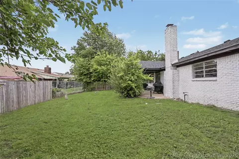 Exterior - 10214 E 24th St, Tulsa, OK 74129 photo 6 of 7