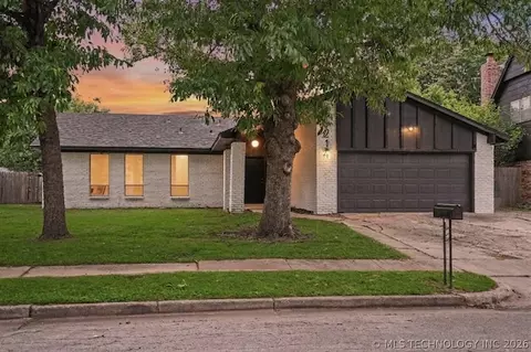 10214 E 24th St, Tulsa, OK 74129