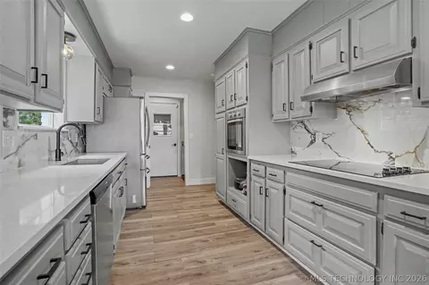 Kitchen - 10214 E 24th St, Tulsa, OK 74129 photo 2 of 4