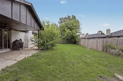 Exterior - 10214 E 24th St, Tulsa, OK 74129 photo 5 of 7