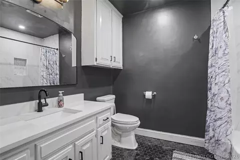 Bath - 10214 E 24th St, Tulsa, OK 74129 photo 2 of 4