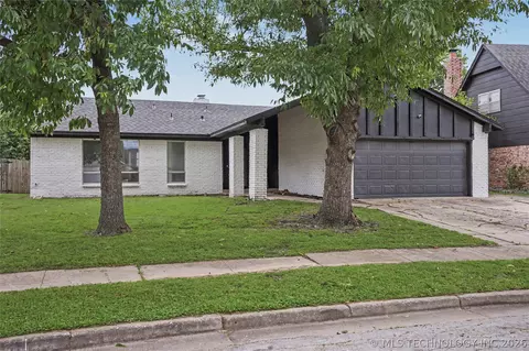 Exterior - 10214 E 24th St, Tulsa, OK 74129 photo 4 of 7