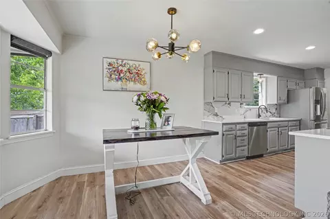 Dining - 10214 E 24th St, Tulsa, OK 74129 photo 1 of 4