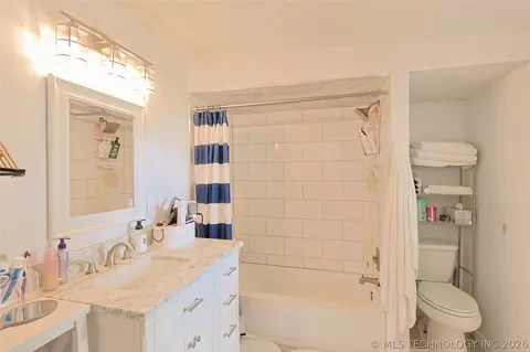 Bath - 115117 S 4278 Rd, Checotah, OK 74426 photo 2 of 4