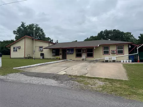 101 N 3rd St, Hartshorne, OK 74547