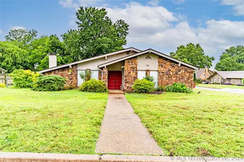 2212 S Hickory Pl, Broken Arrow, OK 74012