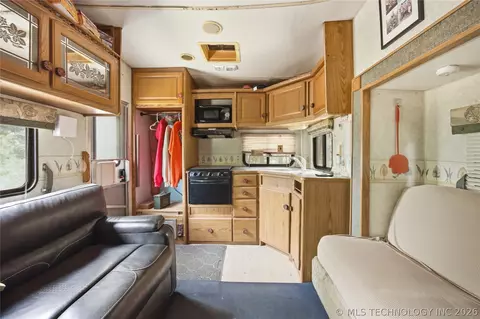 958 S Buffalo Rd, Stuart, OK 74570 photo 4