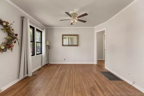Living - 5116 E Cameron St, Tulsa, OK 74115 photo 5 of 7