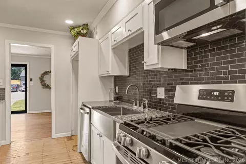 Kitchen - 5116 E Cameron St, Tulsa, OK 74115 photo 7 of 8