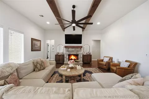 Living - 803 E Delmar Pl, Broken Arrow, OK 74012 photo 4 of 5