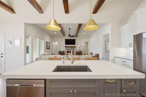Kitchen - 803 E Delmar Pl, Broken Arrow, OK 74012 photo 4 of 7