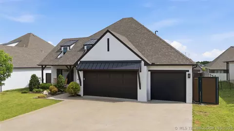 Exterior - 803 E Delmar Pl, Broken Arrow, OK 74012 photo 2 of 8