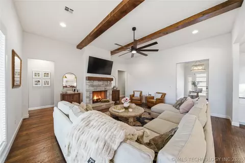 Living - 803 E Delmar Pl, Broken Arrow, OK 74012 photo 1 of 5