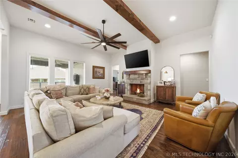 Living - 803 E Delmar Pl, Broken Arrow, OK 74012 photo 3 of 5