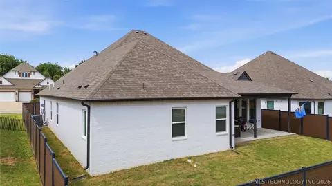 Exterior - 803 E Delmar Pl, Broken Arrow, OK 74012 photo 7 of 8