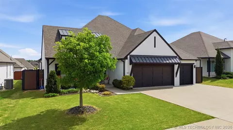 Exterior - 803 E Delmar Pl, Broken Arrow, OK 74012 photo 3 of 8