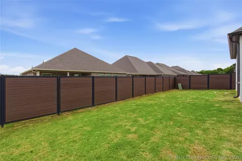 Exterior - 803 E Delmar Pl, Broken Arrow, OK 74012 photo 6 of 8