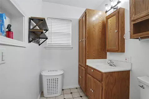 Bath - 2636 E 14th St, Tulsa, OK 74104 photo 2 of 3