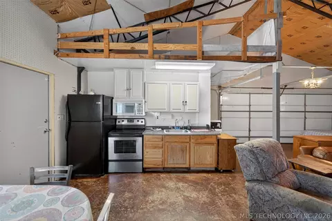Kitchen - 9207 N 447 Rd, Spavinaw, OK 74366 photo 3 of 3
