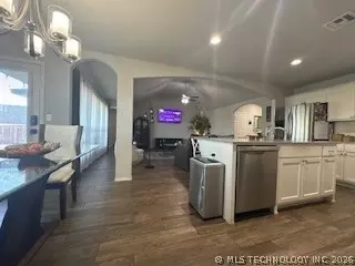 Entry Way - 3509 E Sandusky St, Broken Arrow, OK 74014 photo 5 of 5