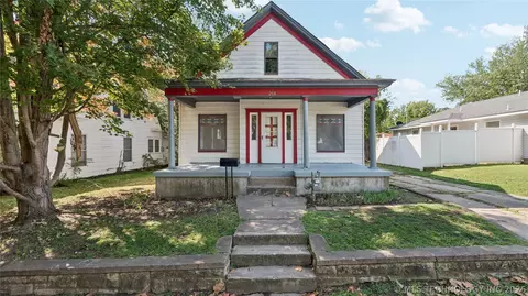 208 E 12th St, Pawhuska, OK 74056