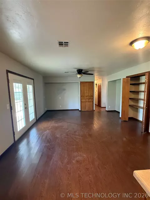 Living - 1004 E 12th, Cushing, OK 74023 photo 2 of 2