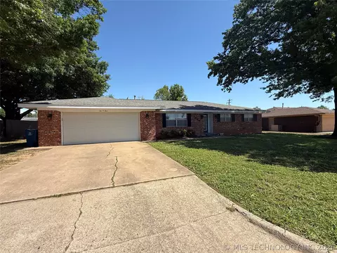 Exterior - 1004 E 12th, Cushing, OK 74023 photo 3 of 5