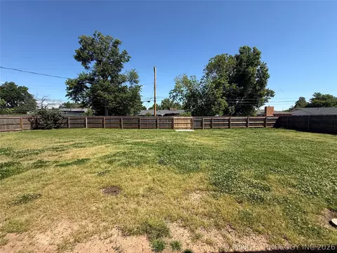 Exterior - 1004 E 12th, Cushing, OK 74023 photo 4 of 5
