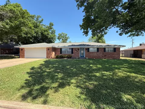 Exterior - 1004 E 12th, Cushing, OK 74023 photo 2 of 5
