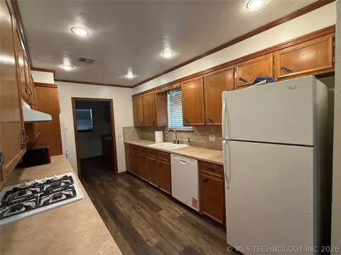 Kitchen - 1004 E 12th, Cushing, OK 74023 photo 4 of 5