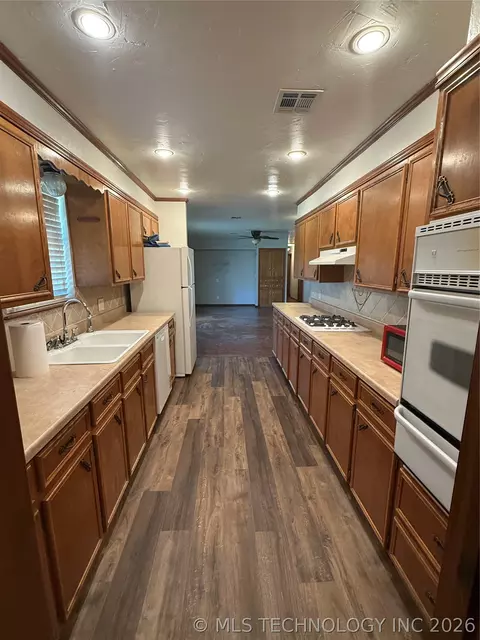 Kitchen - 1004 E 12th, Cushing, OK 74023 photo 5 of 5